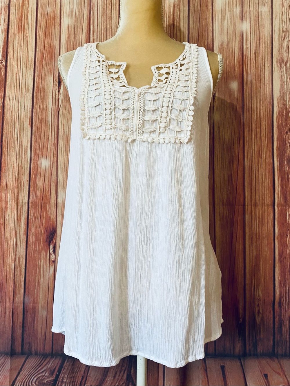 Women’s Large Tank Top Market Spruce White Embroidered Ivory Bust Soft Textured